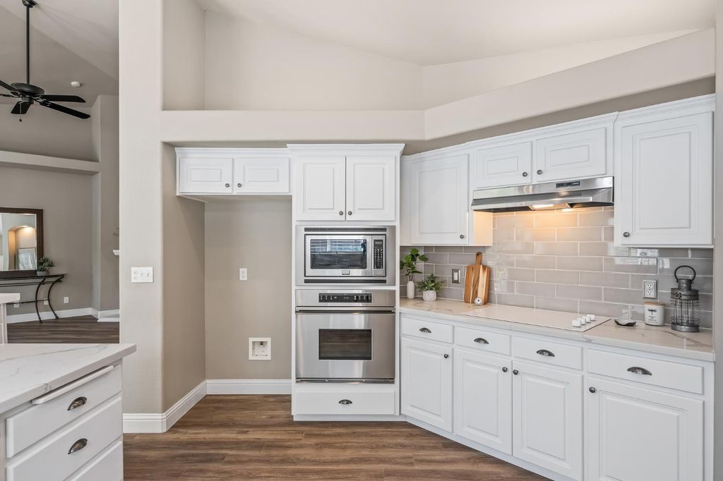 Image 20 of property listing at 2955 E Pryor Drive, Fresno, CA 93720