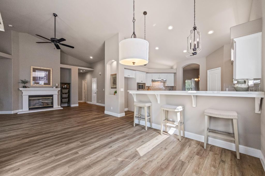 Image 30 of property listing at 2955 E Pryor Drive, Fresno, CA 93720
