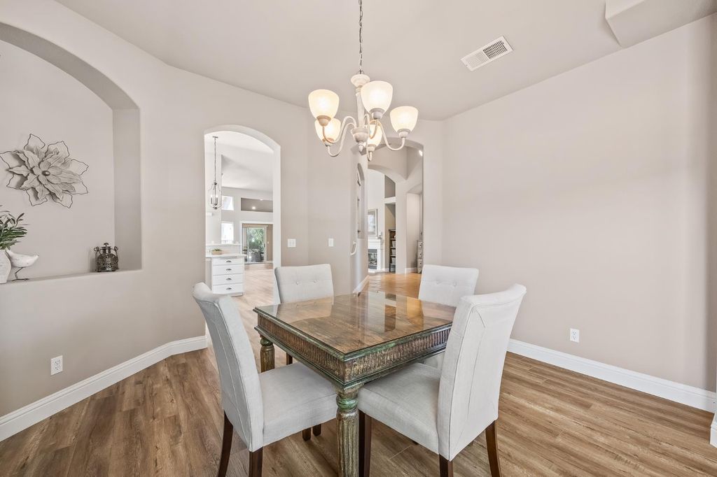 Image 35 of property listing at 2955 E Pryor Drive, Fresno, CA 93720