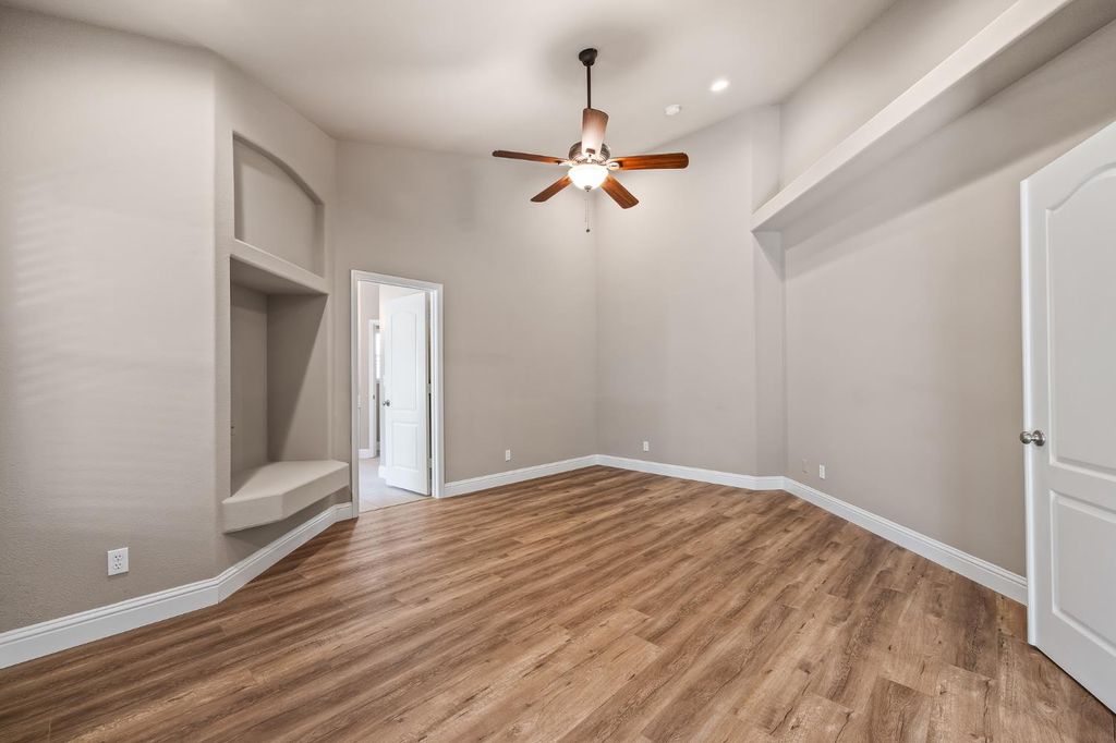 Image 39 of property listing at 2955 E Pryor Drive, Fresno, CA 93720