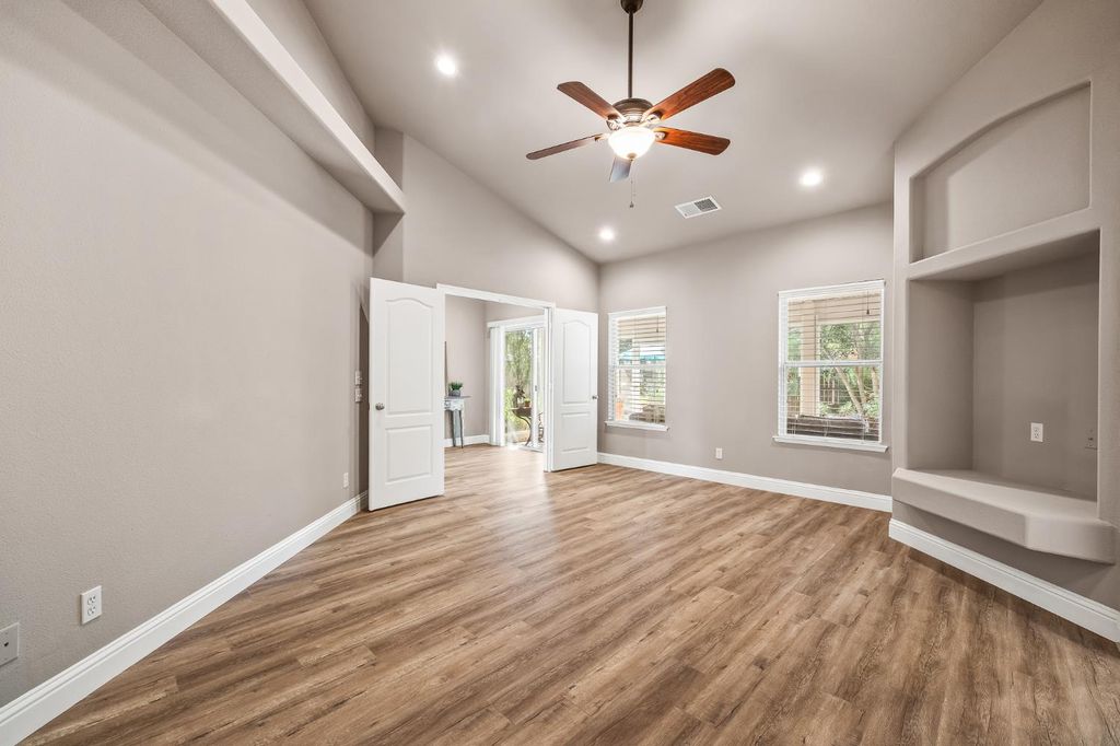 Image 41 of property listing at 2955 E Pryor Drive, Fresno, CA 93720