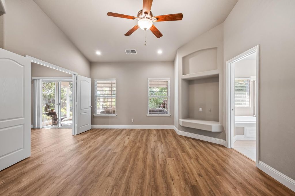 Image 42 of property listing at 2955 E Pryor Drive, Fresno, CA 93720