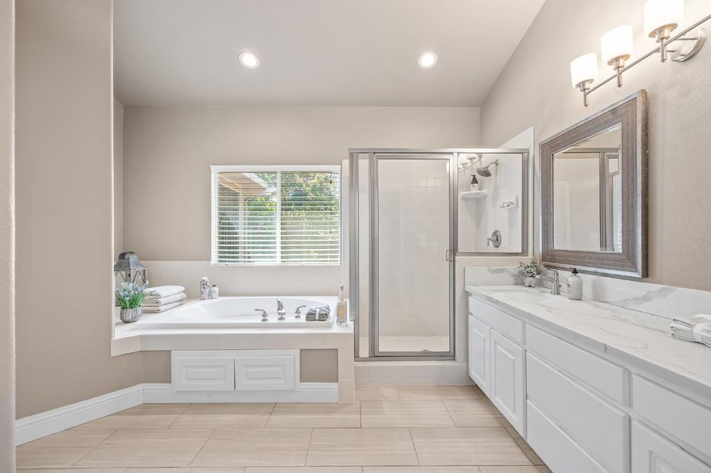 Image 45 of property listing at 2955 E Pryor Drive, Fresno, CA 93720