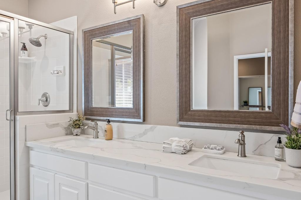 Image 47 of property listing at 2955 E Pryor Drive, Fresno, CA 93720
