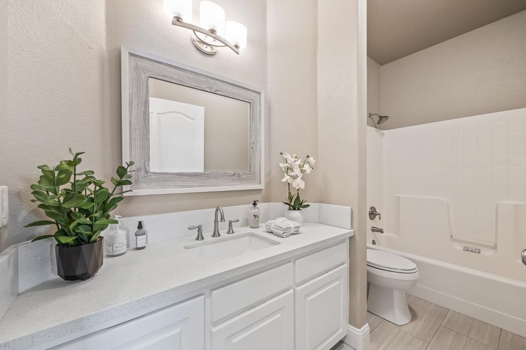 Image 52 of property listing at 2955 E Pryor Drive, Fresno, CA 93720
