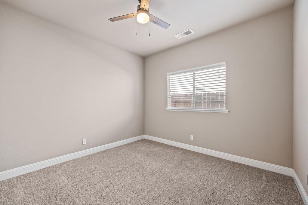 Image 54 of property listing at 2955 E Pryor Drive, Fresno, CA 93720