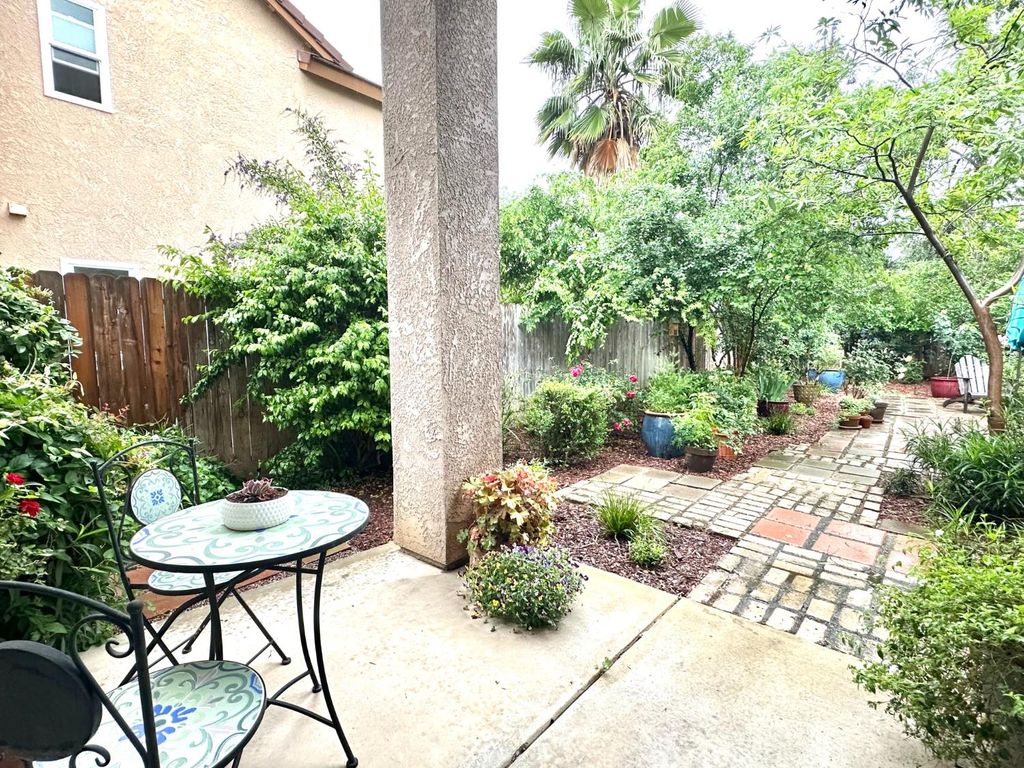Image 63 of property listing at 2955 E Pryor Drive, Fresno, CA 93720