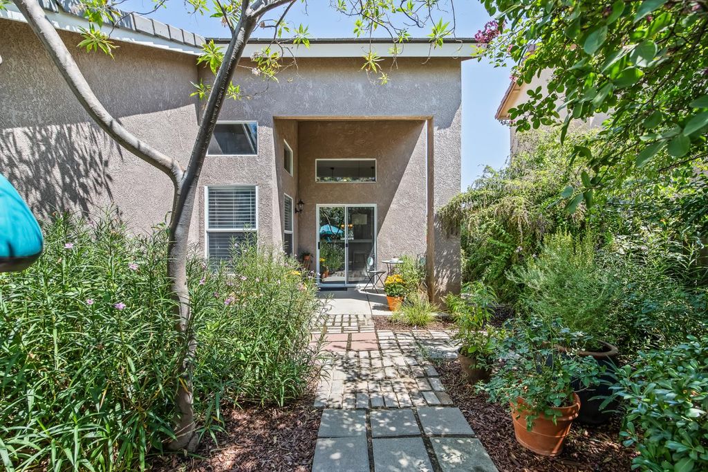 Image 68 of property listing at 2955 E Pryor Drive, Fresno, CA 93720