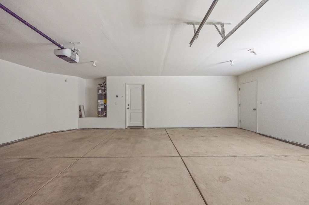 Image 70 of property listing at 2955 E Pryor Drive, Fresno, CA 93720