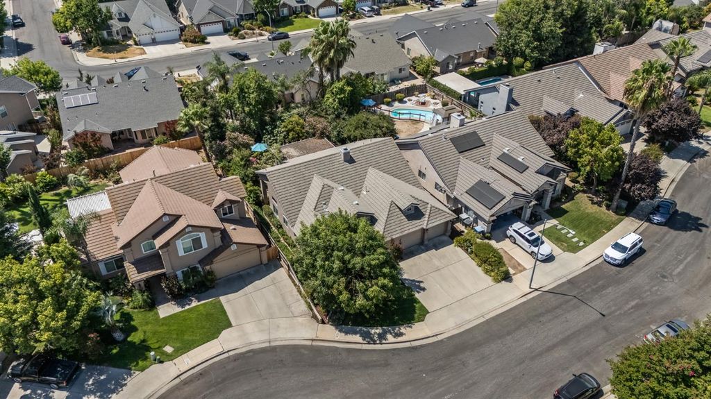 Image 71 of property listing at 2955 E Pryor Drive, Fresno, CA 93720