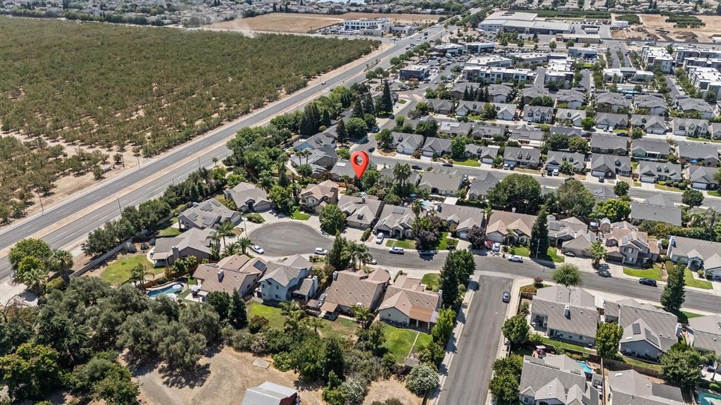 Image 78 of property listing at 2955 E Pryor Drive, Fresno, CA 93720
