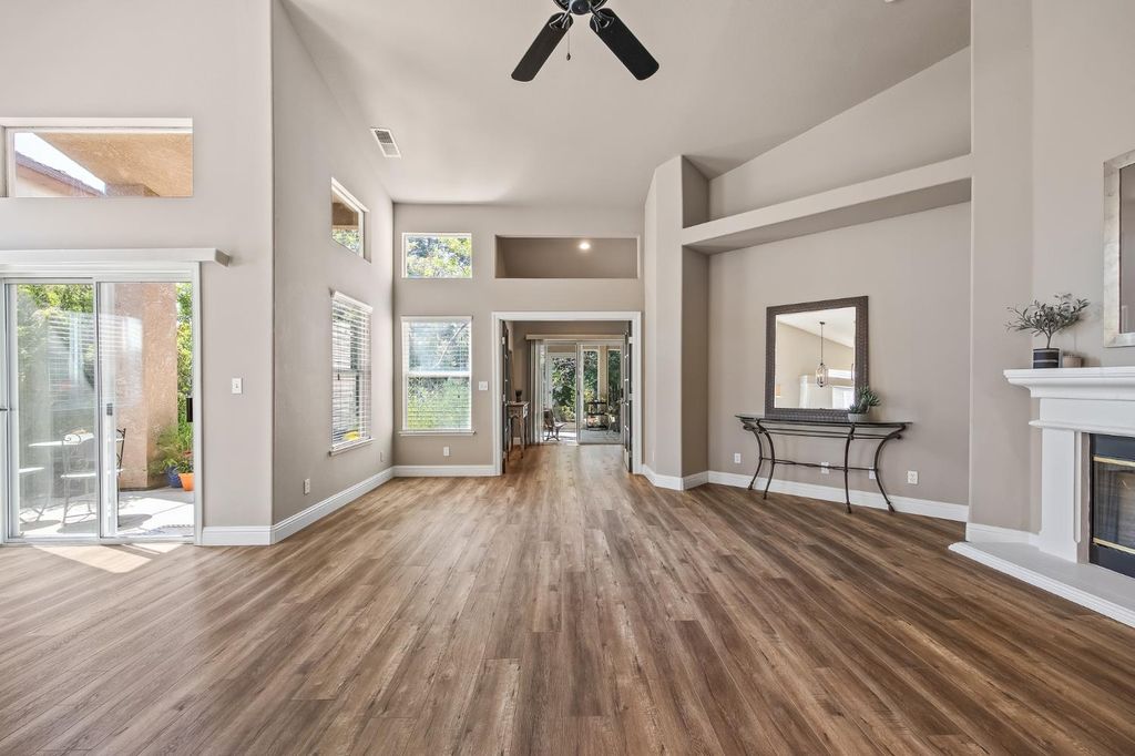 Image 9 of property listing at 2955 E Pryor Drive, Fresno, CA 93720