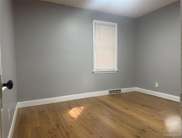 30008 Beechwood Street, Garden City, MI 48135