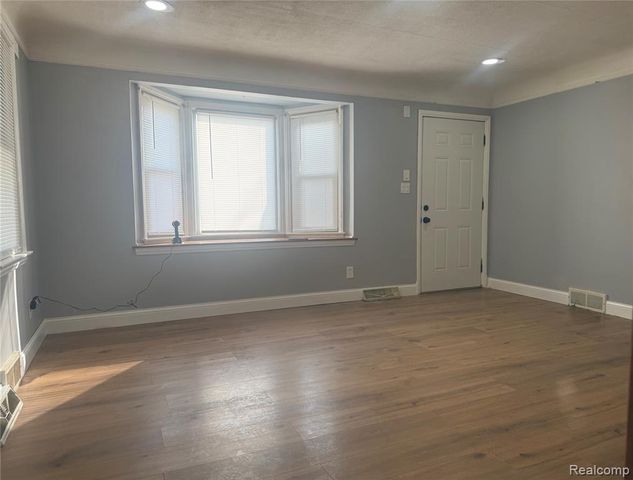 30008 Beechwood Street, Garden City, MI 48135