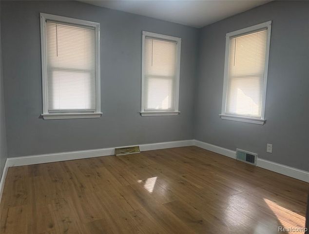 30008 Beechwood Street, Garden City, MI 48135