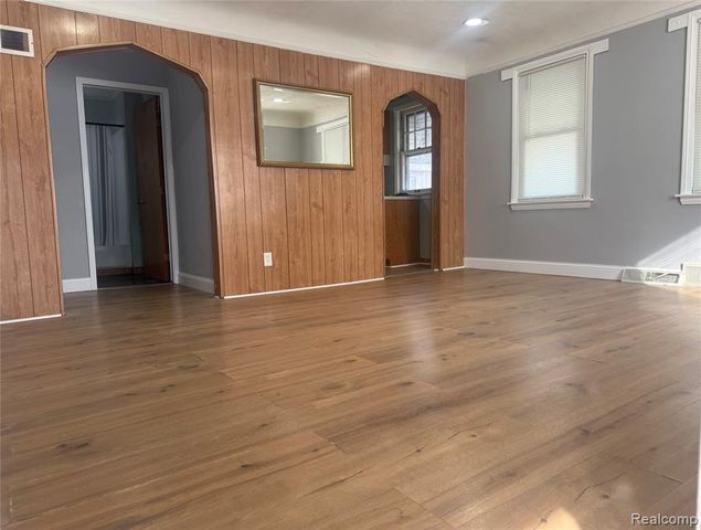 30008 Beechwood Street, Garden City, MI 48135