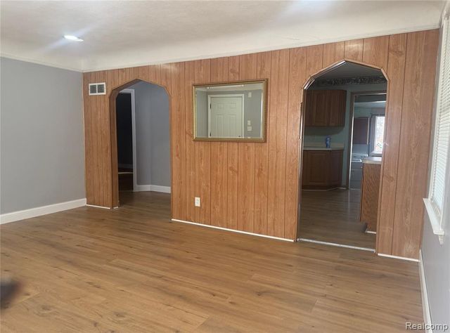 30008 Beechwood Street, Garden City, MI 48135