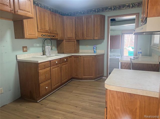 30008 Beechwood Street, Garden City, MI 48135