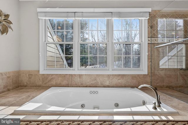 1424 WYNHURST LN, Vienna, VA 22182