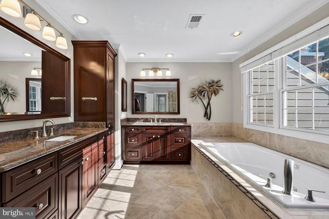 1424 WYNHURST LN, Vienna, VA 22182