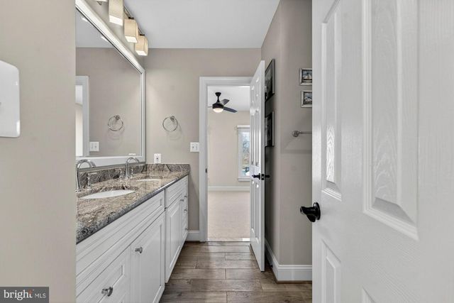 1424 WYNHURST LN, Vienna, VA 22182