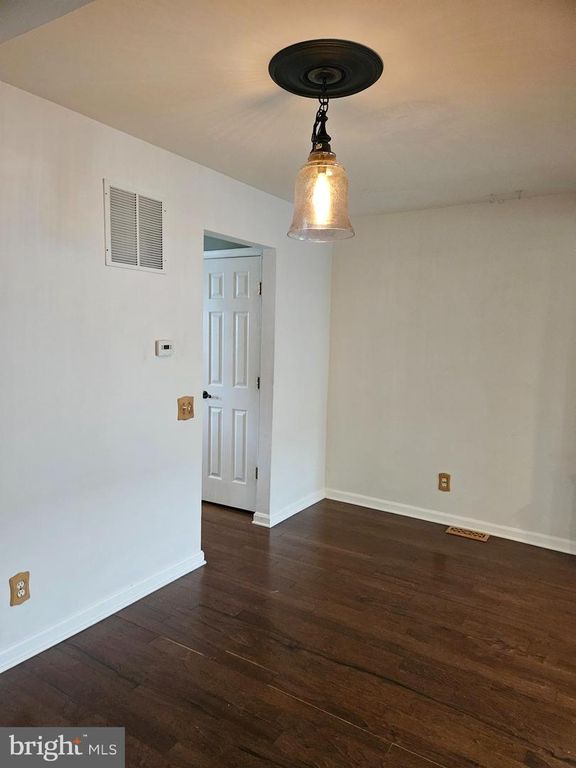 16 E WEATHERLY RD, Delran, NJ 08075