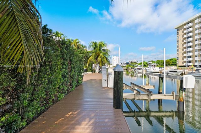 2105 Arch Creek Dr, North Miami, FL 33181