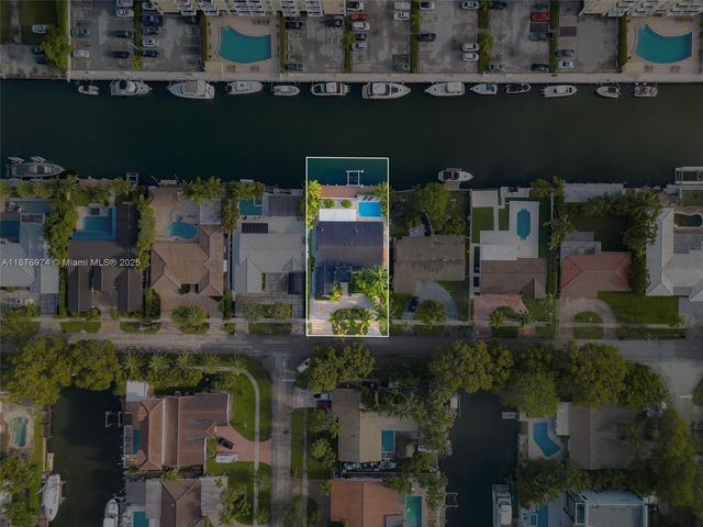 2105 Arch Creek Dr, North Miami, FL 33181