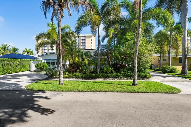 2105 Arch Creek Dr, North Miami, FL 33181