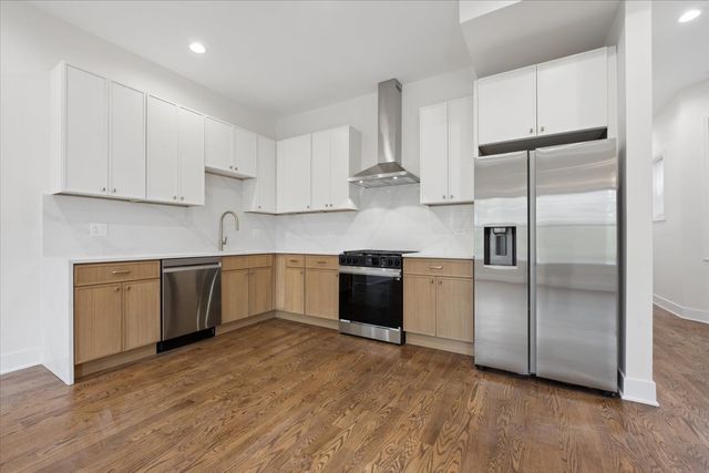 2002 W Huron Street, Chicago, IL 60612