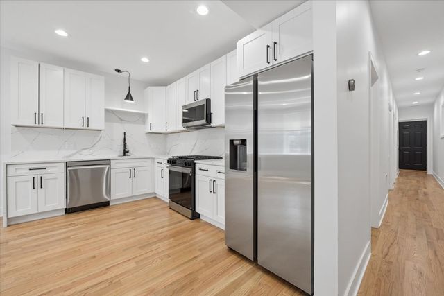 2002 W Huron Street, Chicago, IL 60612