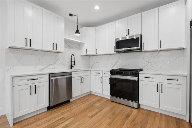 2002 W Huron Street, Chicago, IL 60612