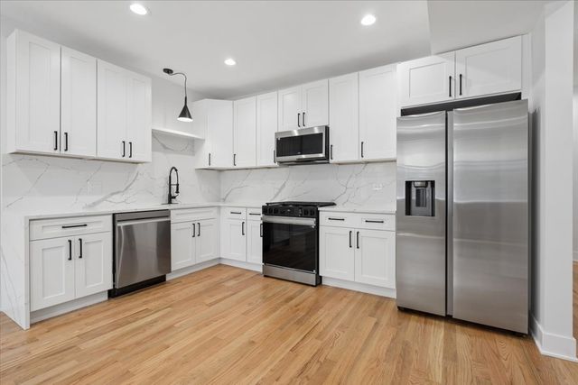 2002 W Huron Street, Chicago, IL 60612
