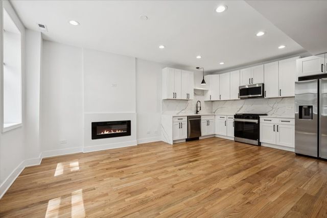 2002 W Huron Street, Chicago, IL 60612