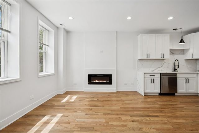 2002 W Huron Street, Chicago, IL 60612