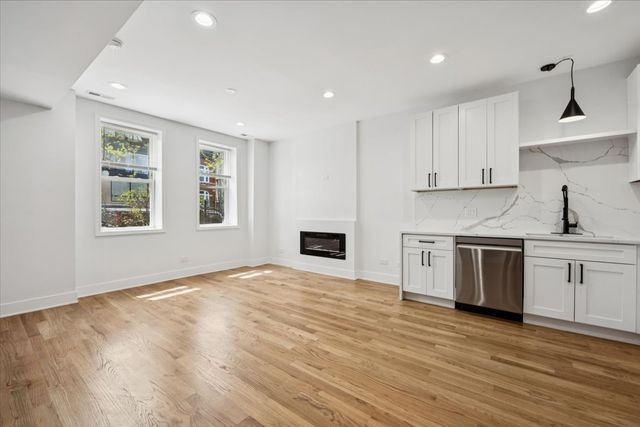 2002 W Huron Street, Chicago, IL 60612