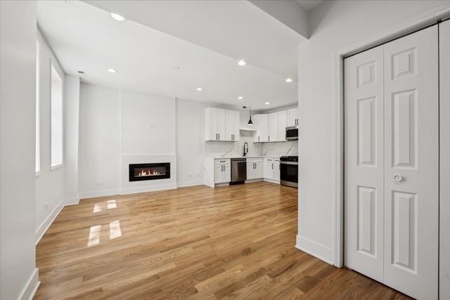 2002 W Huron Street, Chicago, IL 60612