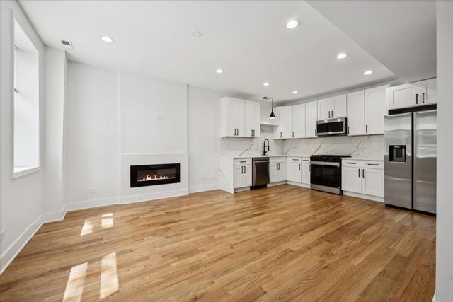 2002 W Huron Street, Chicago, IL 60612