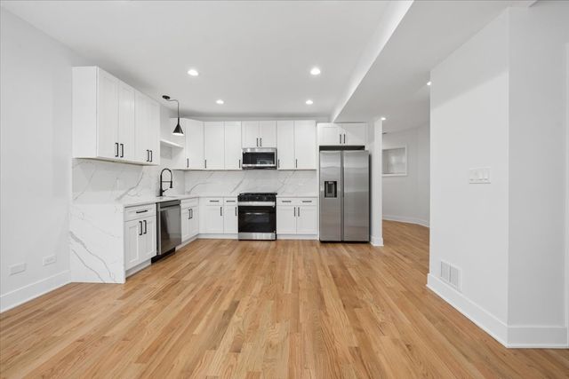 2002 W Huron Street, Chicago, IL 60612
