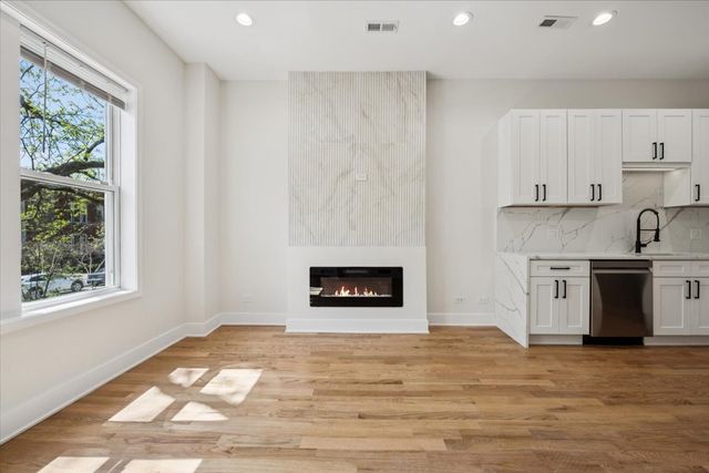 2002 W Huron Street, Chicago, IL 60612