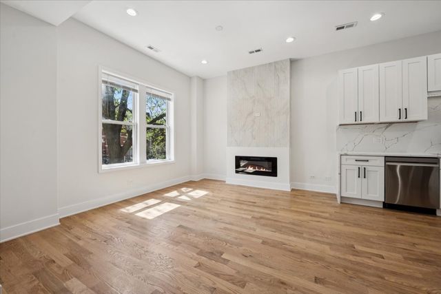 2002 W Huron Street, Chicago, IL 60612
