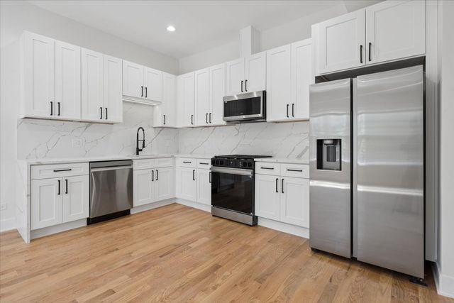 2002 W Huron Street, Chicago, IL 60612