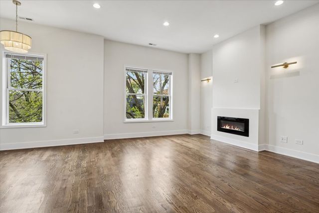 2002 W Huron Street, Chicago, IL 60612