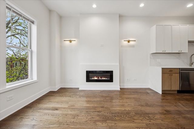 2002 W Huron Street, Chicago, IL 60612
