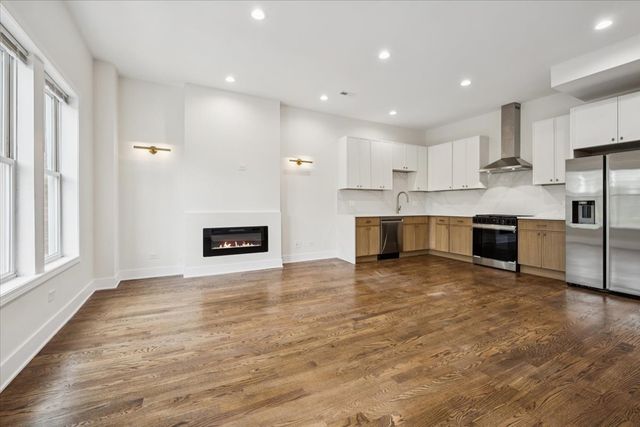2002 W Huron Street, Chicago, IL 60612