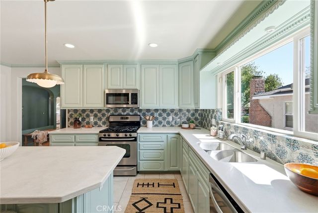 435 Eton Drive, Burbank, CA 91504