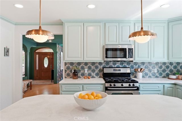 435 Eton Drive, Burbank, CA 91504