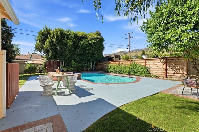 435 Eton Drive, Burbank, CA 91504