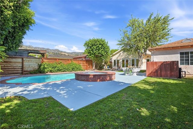 435 Eton Drive, Burbank, CA 91504