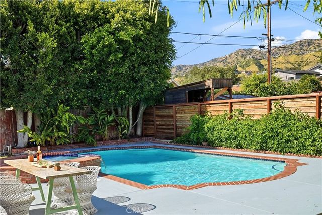 435 Eton Drive, Burbank, CA 91504